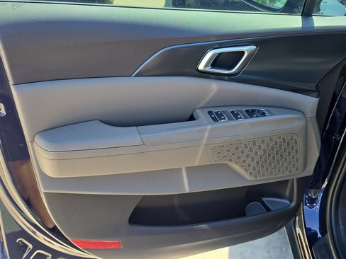 New 2027 Kia Carnival LX FWD image 17