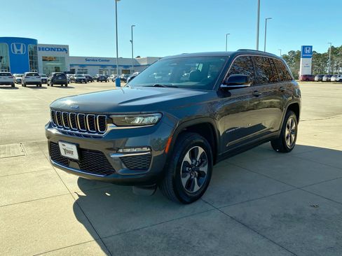Used 2022 Jeep Grand Cherokee Limited 4xe image 3