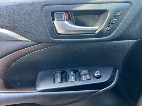 Used 2018 Toyota Highlander Limited image 19