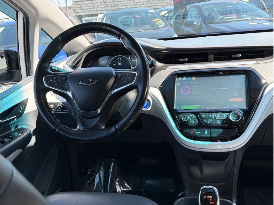 Used 2020 Chevrolet Bolt Premier w/ Infotainment Package FWD image 7