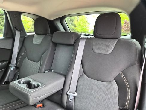 Used 2017 Jeep Cherokee Latitude w/ Cold Weather Group AWD/4WD image 38