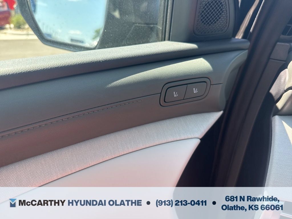 Used 2025 Hyundai Tucson Limited AWD/4WD image 28