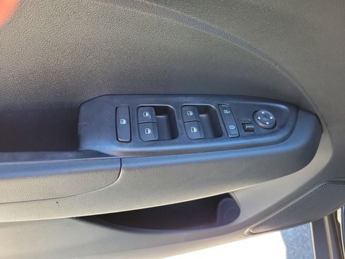 Used 2022 Hyundai Venue SEL image 24