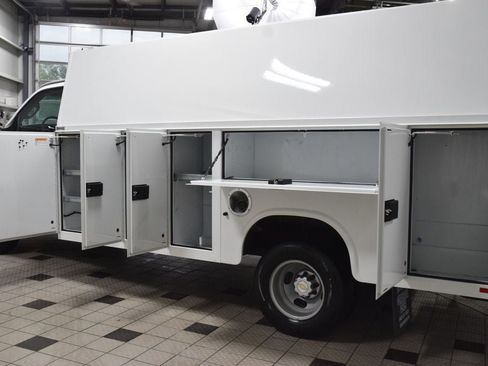 Used 2023 Chevrolet Express 3500 w/ Power Convenience Package RWD image 36
