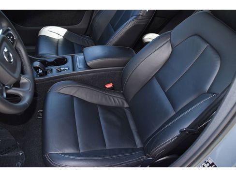 Certified 2023 Volvo XC40 B5 Core w/ Convenience Package AWD/4WD image 14