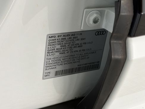 Used 2025 Audi Q7 3.0T Prestige AWD/4WD image 23