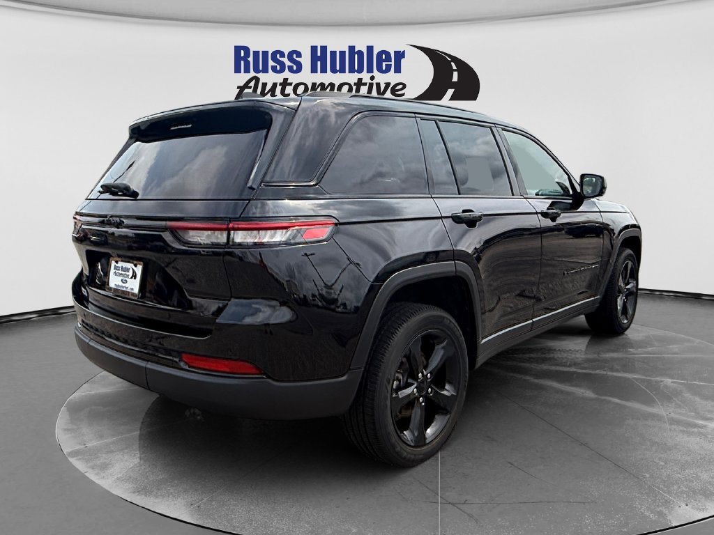 Used 2023 Jeep Grand Cherokee Altitude AWD/4WD image 7