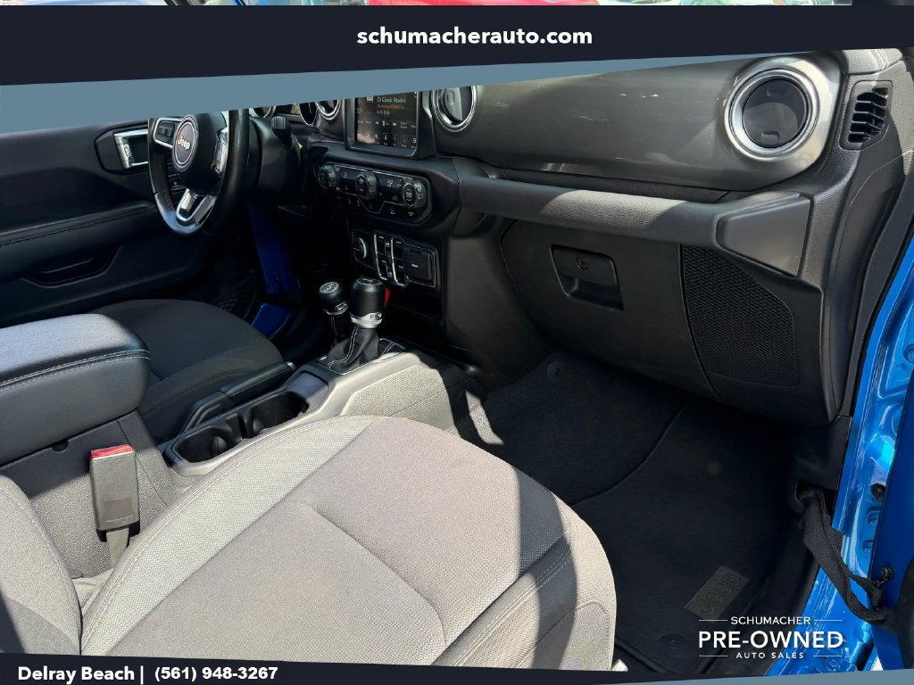 Used 2022 Jeep Wrangler Unlimited Sahara w/ LED Lighting Group AWD/4WD image 15