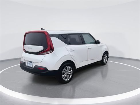 Used 2022 Kia Soul LX image 11