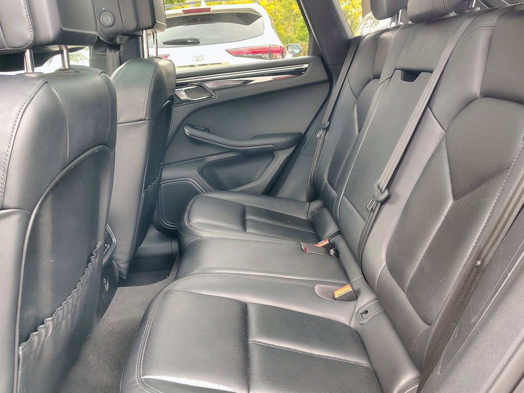 Used 2024 Porsche Macan AWD/4WD image 30