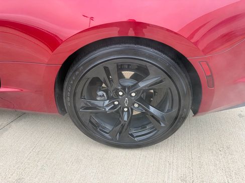 Used 2021 Chevrolet Camaro LT w/ Technology Package image 30