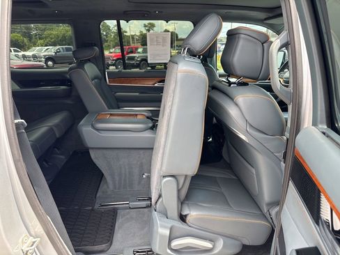 Used 2022 Jeep Grand Wagoneer Series II w/ Convenience Group III AWD/4WD image 20