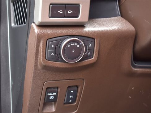 Used 2018 Ford F150 King Ranch w/ Equipment Group 601A Luxury AWD/4WD image 17