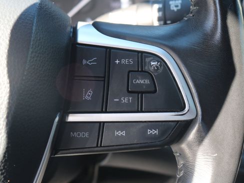 Used 2022 Toyota Highlander XLE image 14