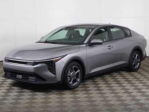 Used 2025 Kia K4 LXS image 6