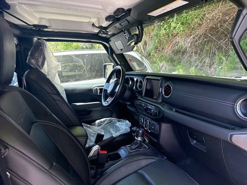 Used 2022 Jeep Gladiator Overland w/ Popular Equipment Package AWD/4WD image 9