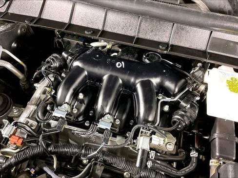 Used 2024 Nissan Pathfinder S image 43