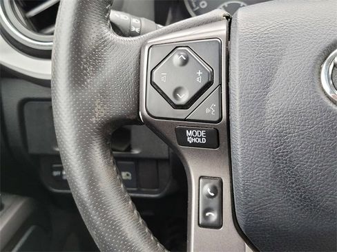 Used 2018 Toyota Tacoma TRD Sport image 25