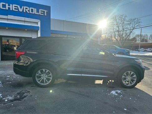 Used 2022 Ford Explorer XLT w/ Equipment Group 202A image 11