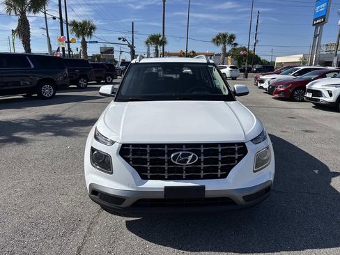 Used 2025 Hyundai Venue SEL FWD image 3