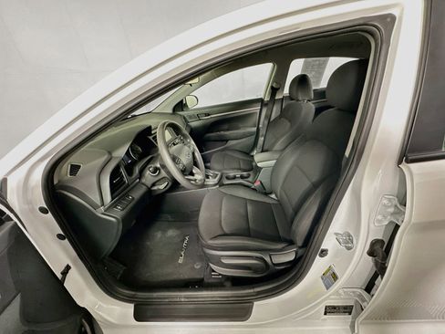Used 2019 Hyundai Elantra SE w/ Cargo Package FWD image 13