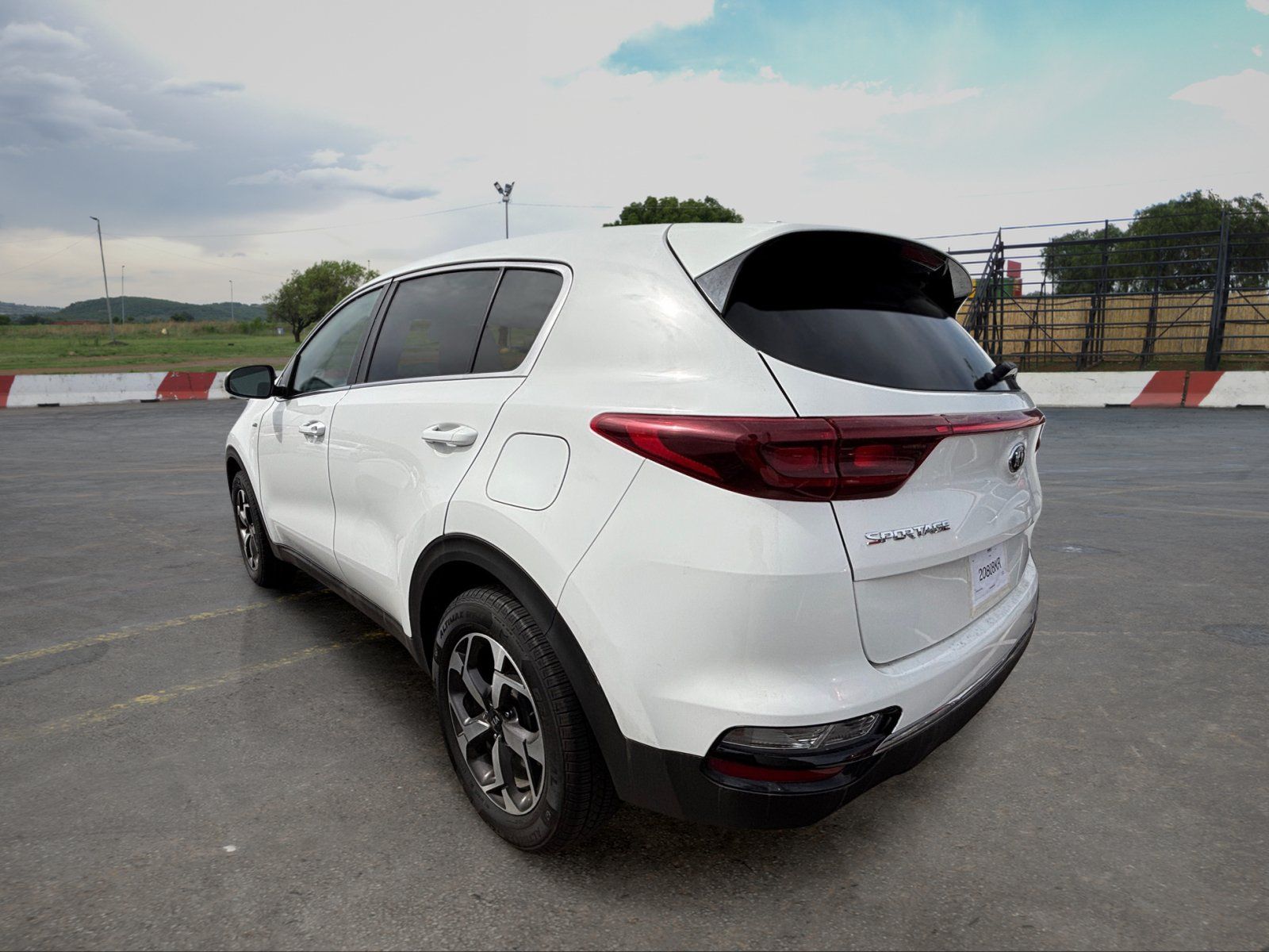 Used 2020 Kia Sportage LX AWD/4WD image 4