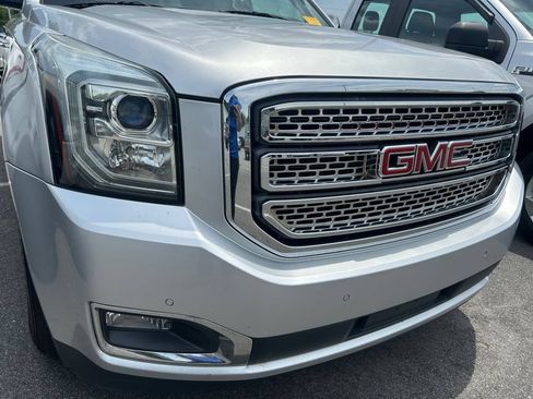 Used 2016 GMC Yukon XL SLT AWD/4WD image 8