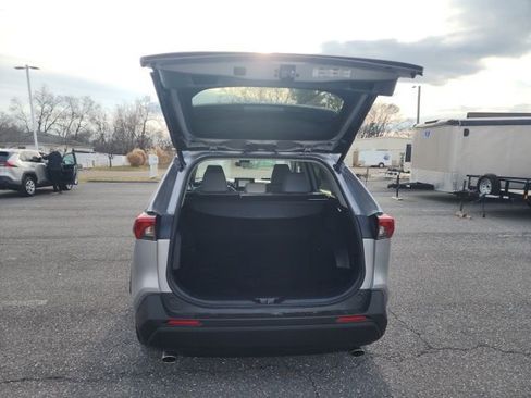 Used 2022 Toyota RAV4 XLE Premium image 10