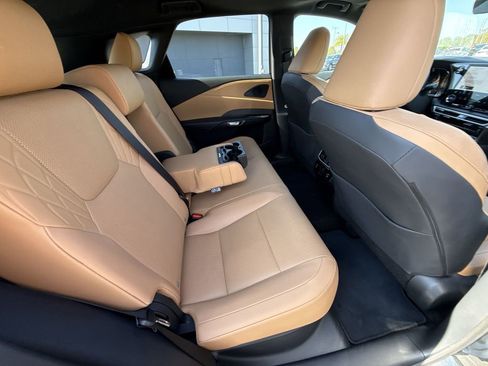 Used 2025 Lexus RX 350 Premium image 17