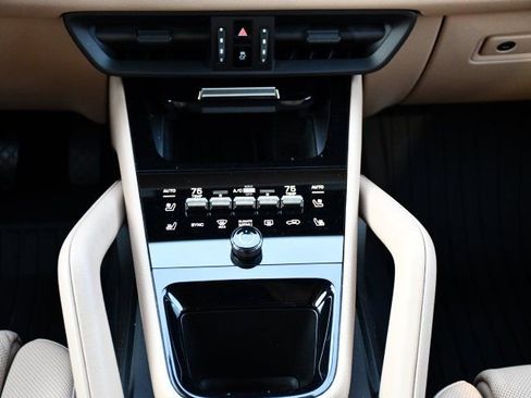 Used 2025 Porsche Cayenne image 26