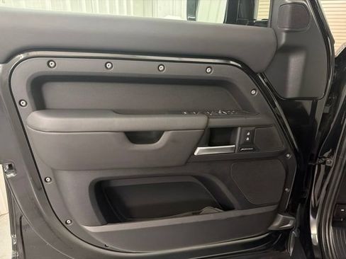 Used 2025 Land Rover Defender 110 S AWD/4WD image 8