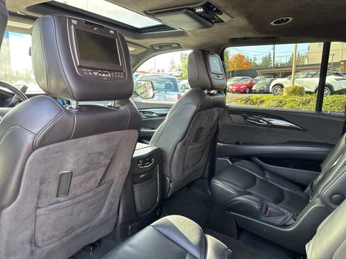 Used 2016 Cadillac Escalade ESV Platinum image 34
