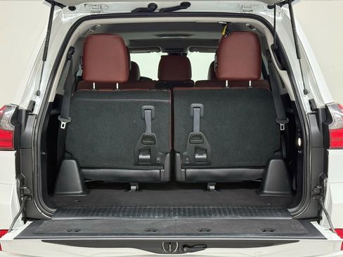 Used 2020 Lexus LX 570 4WD w/ 3rd Row & Luxury Pkg image 41