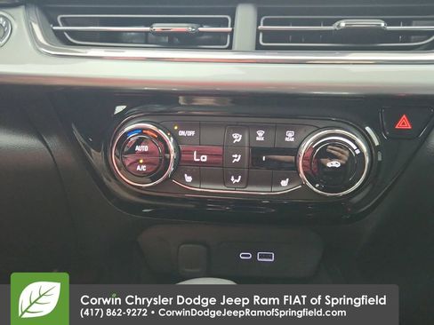 Used 2025 Chevrolet Trax LT w/ LT Convenience Package FWD image 25