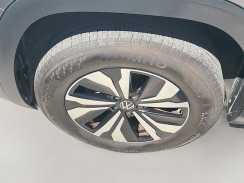 Certified 2025 Volkswagen Atlas SE FWD image 36