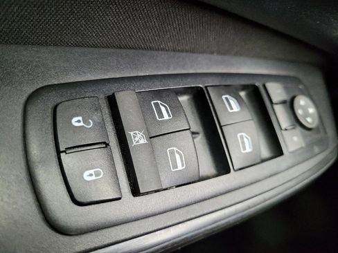 Used 2016 Jeep Cherokee Sport image 27