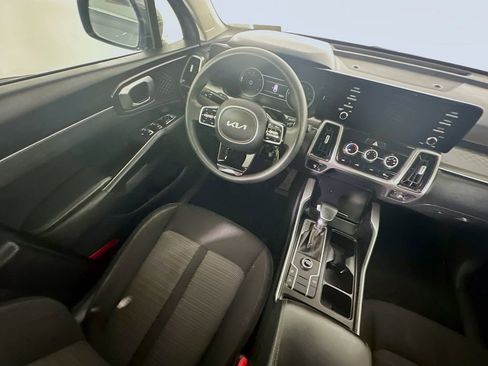 Used 2022 Kia Sorento LX image 9