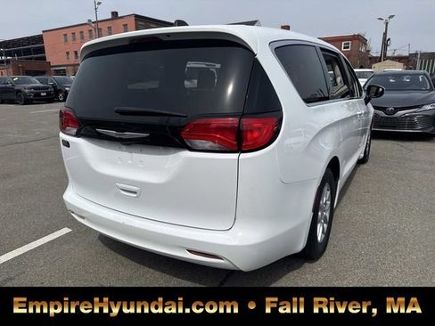 Used 2022 Chrysler Voyager LX FWD image 7