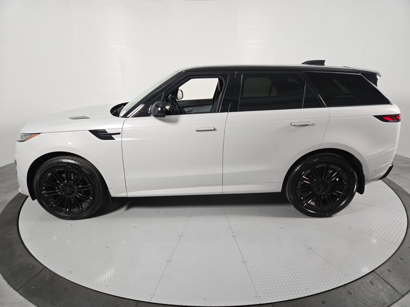 New 2026 Land Rover Range Rover Sport Dynamic SE AWD/4WD image 34