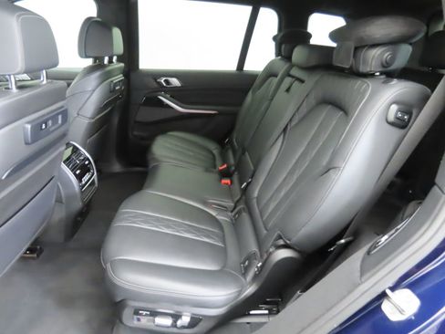 Used 2020 BMW X7 M50i image 21