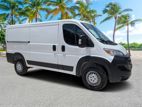 Used 2025 RAM ProMaster 2500 w/ Convenience Group FWD image 2