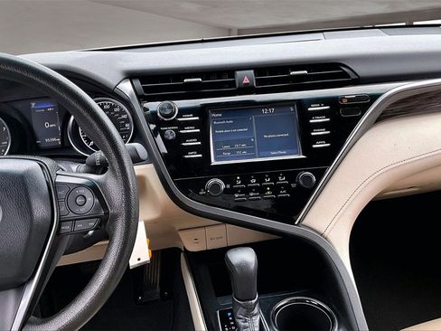 Used 2018 Toyota Camry L image 6