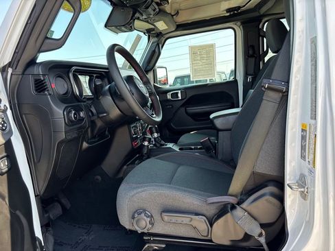 Used 2024 Jeep Wrangler Unlimited Rubicon image 14