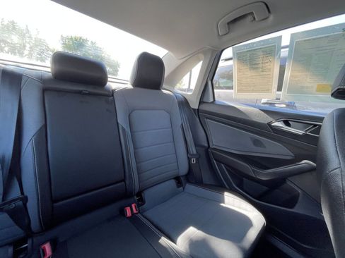 Used 2025 Volkswagen Jetta SE image 38