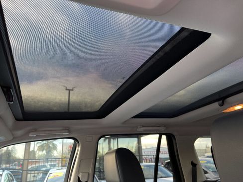 Used 2013 Land Rover LR2 HSE image 22