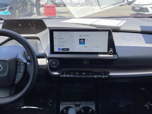 Certified 2026 Toyota Prius XLE FWD image 28