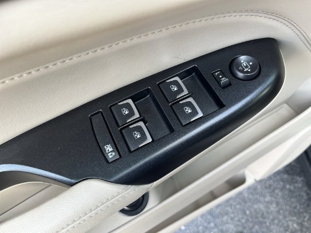 Used 2015 Cadillac SRX Luxury w/ Driver Awareness Package AWD/4WD image 24