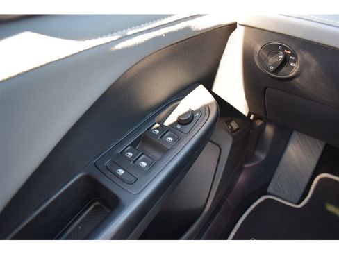 Used 2023 Volkswagen Taos SE w/ Panoramic Sunroof Package image 26