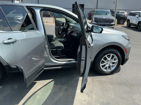 Used 2023 Chevrolet Equinox LT w/ Driver Convenience Package image 13