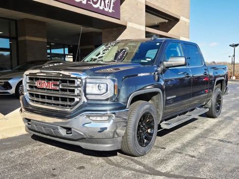 Used 2017 GMC Sierra 1500 SLE w/ SLE Value Package image 3